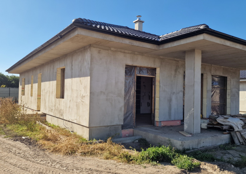 Gúgska ulica!!Na Predaj 4 izbová NOVOSTAVBA na 763m2 pozemku Nové Zámky - fotografia 1