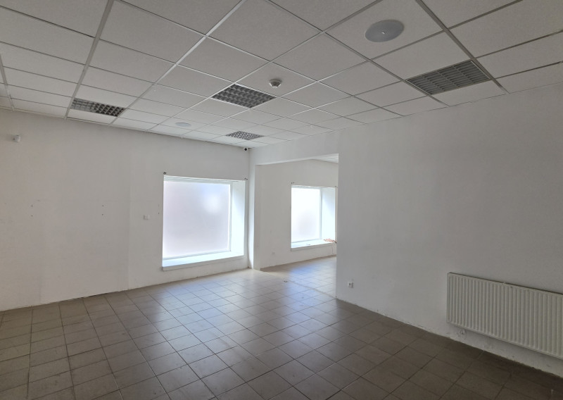 Prenájom obchodo administratívný priestor CENTRUM Nové Zámky - fotografia 1